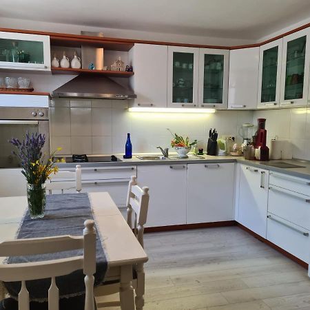 Apartmani Maretimo Примоштен Экстерьер фото