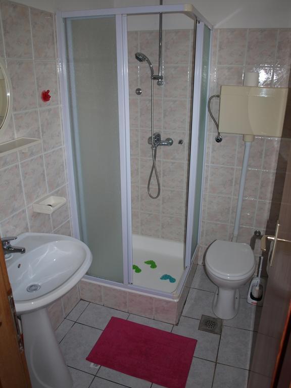 Apartmani Maretimo Примоштен Экстерьер фото